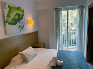 Single Room, Balcony (Free Beach Shuttle) | Desk, blackout drapes, free WiFi, bed sheets