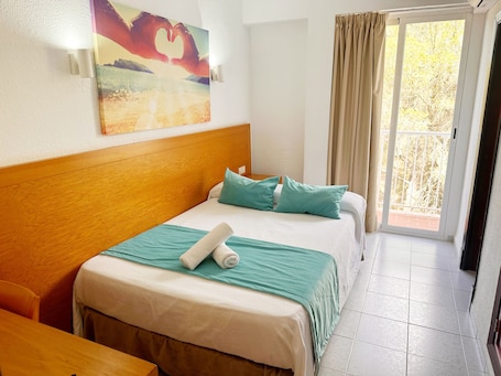 Single Room, Balcony (Free Beach Shuttle) | Desk, blackout drapes, free WiFi, bed sheets. Hotel Selva Arenal