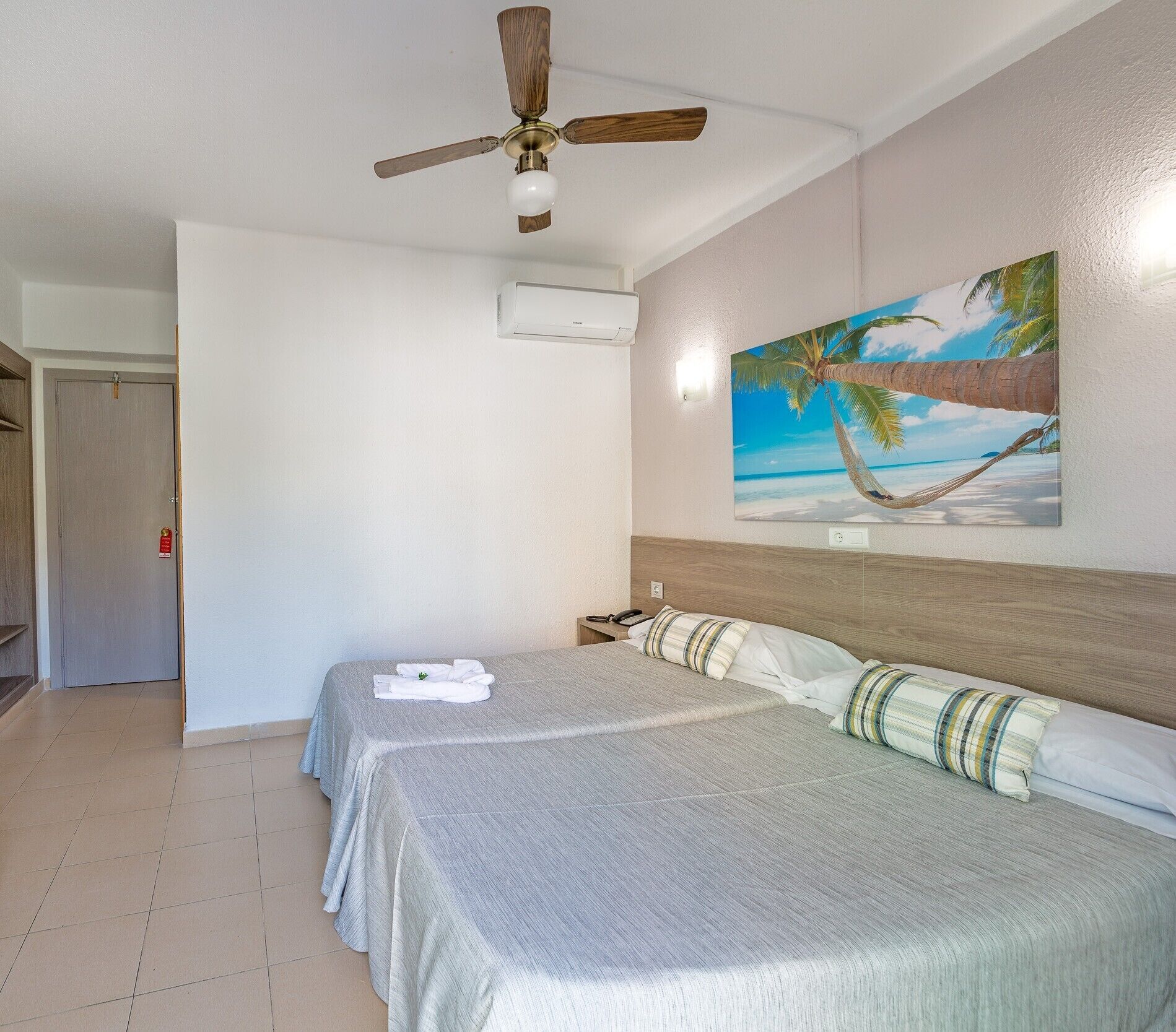 Superior Double Room, Balcony | Desk, blackout drapes, bed sheets