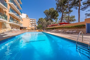 Seasonal outdoor pool, open 9 AM to 8 PM, pool umbrellas, pool loungers