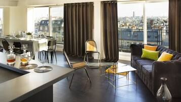 Suite (Prestige) | Living room | LCD TV