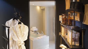 Suite (Prestige) | Baño | Artículos de higiene personal gratuitos, secador de pelo y toallas