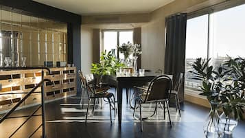 Suite (Prestige) | In-room dining