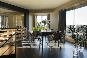 In-room dining - Hôtel Le Chat Noir (Paris)