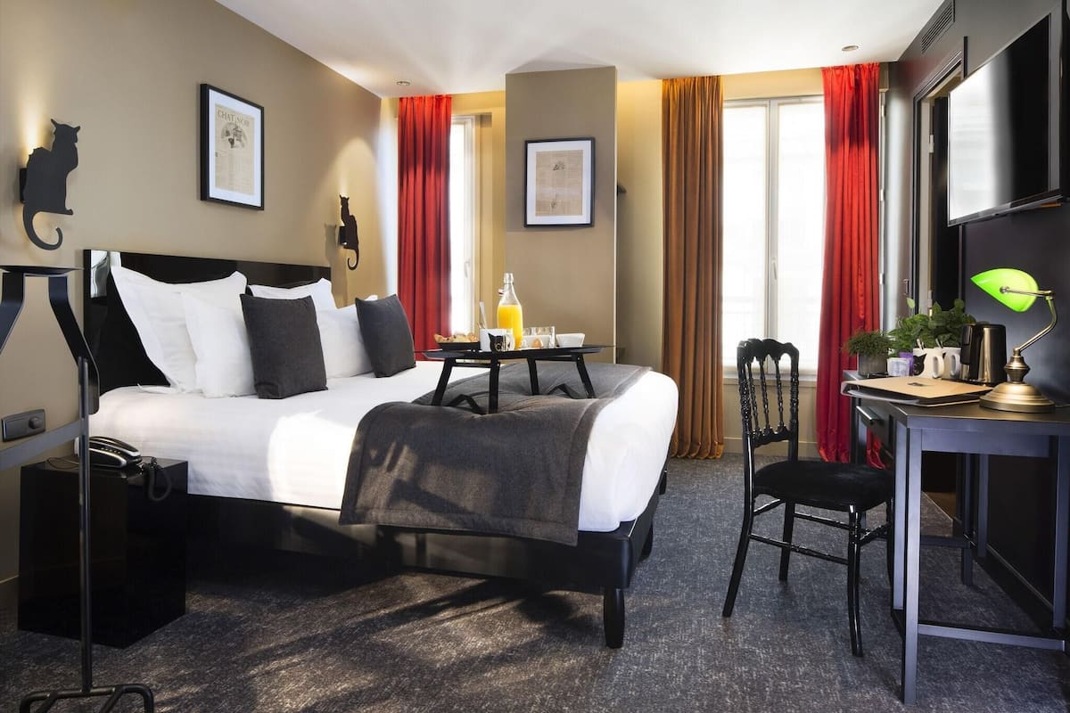 In-room safe, desk, soundproofing, iron/ironing board (on request)