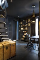 Caja de seguridad en la habitación y escritorio 