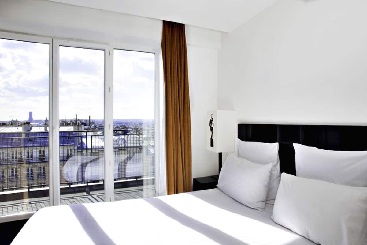 In-room safe, desk, soundproofing, iron/ironing board (on request)