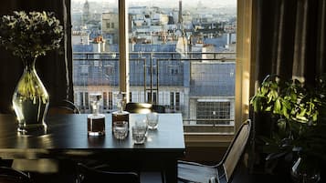Suite (Prestige) | Servicio de comidas en la habitación