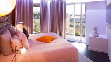 Suite (Prestige) | In-room safe, desk, soundproofing, iron/ironing board