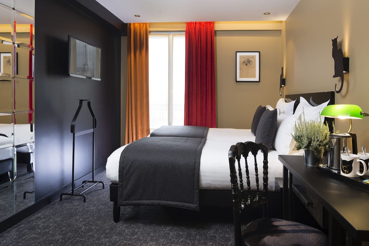 In-room safe, desk, soundproofing, iron/ironing board