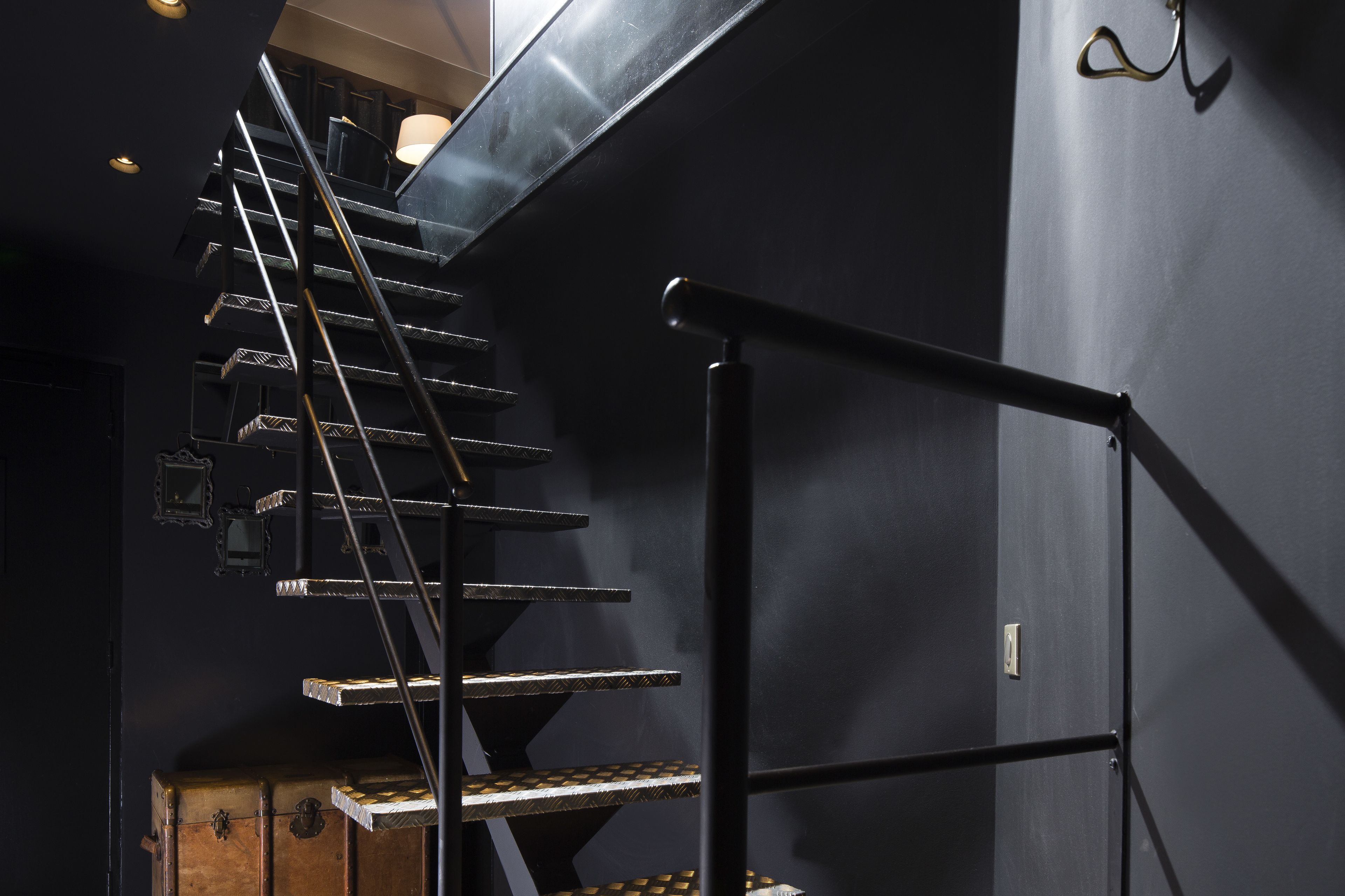 suite (prestige) | in-room safe, desk, soundproofing, iron/ironing board