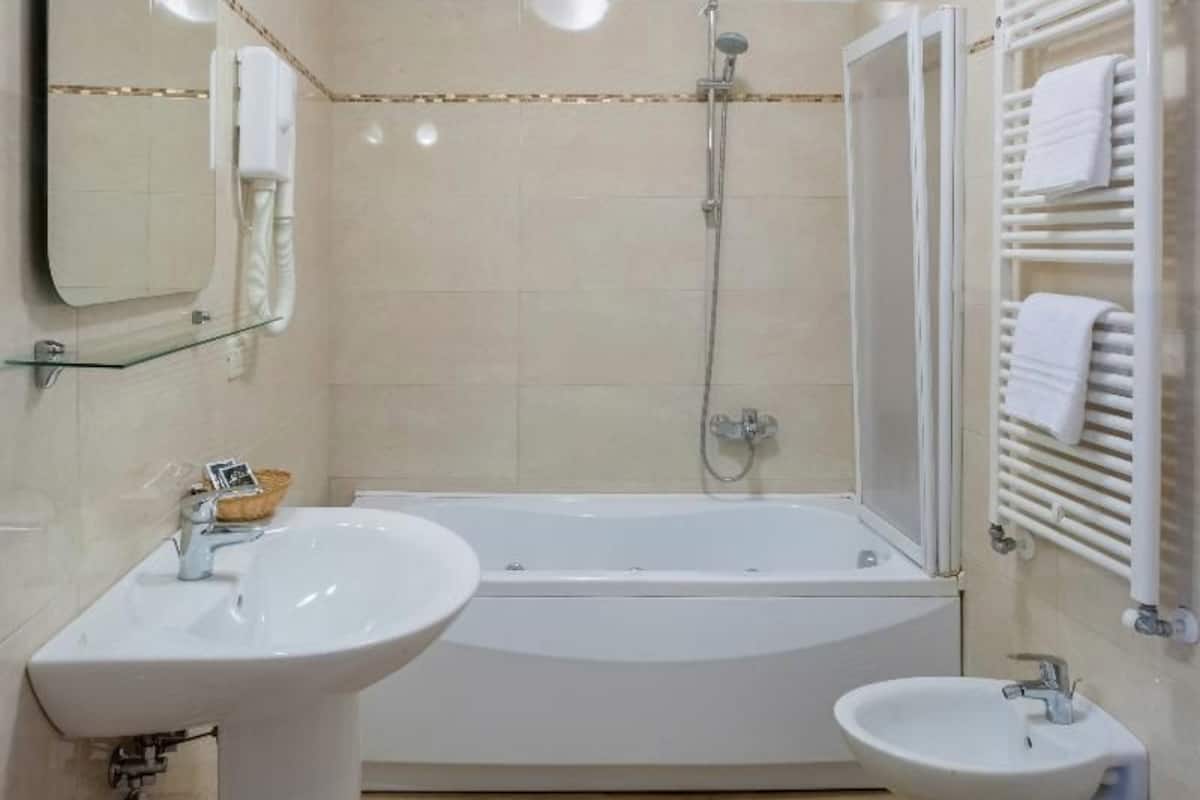 Baño | Amenidades de baño gratuitas, secadora de cabello, toallas