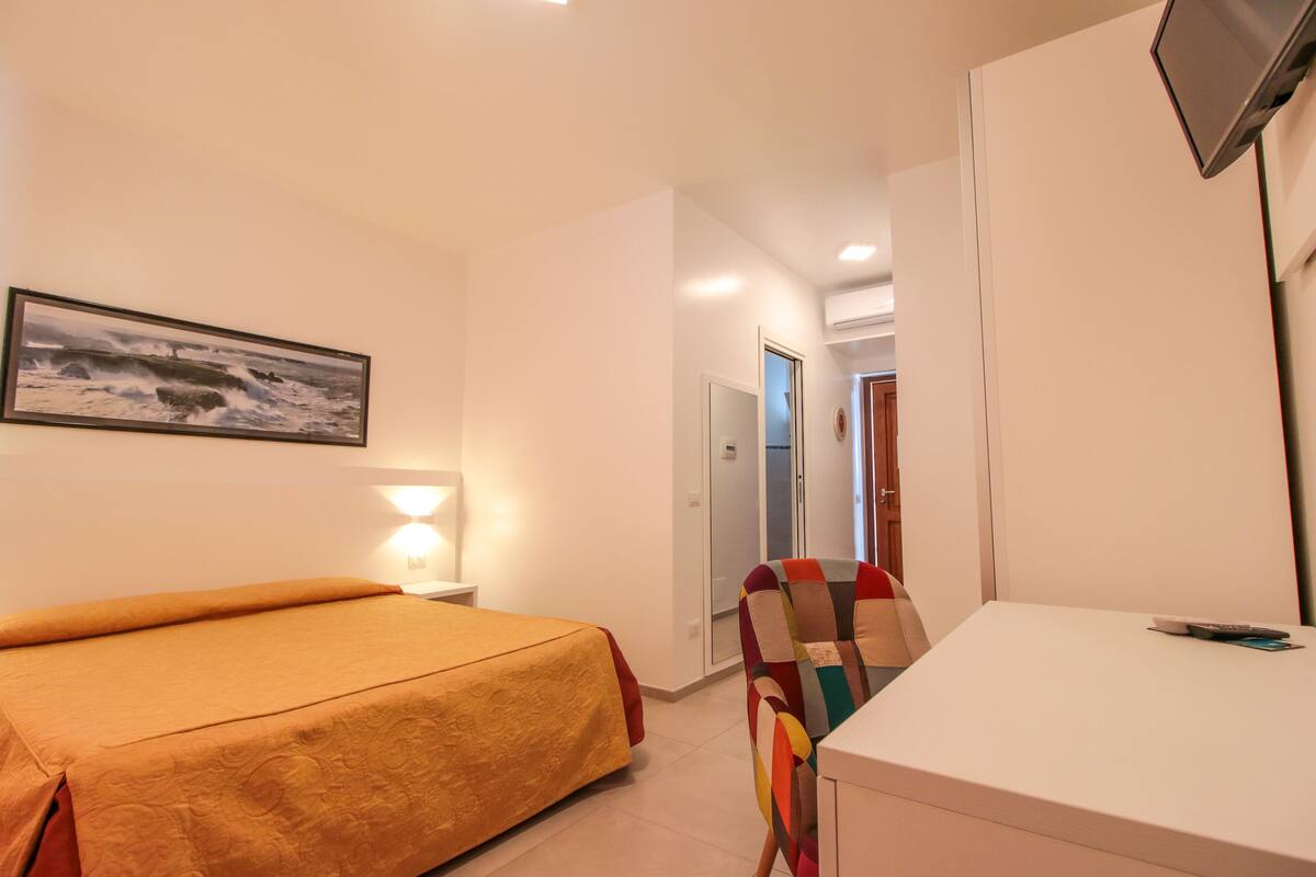 Comfort Double Room | Minibar, in-room safe, desk, soundproofing