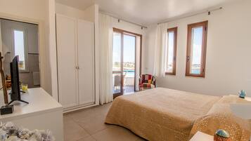 Minibar, in-room safe, desk, soundproofing