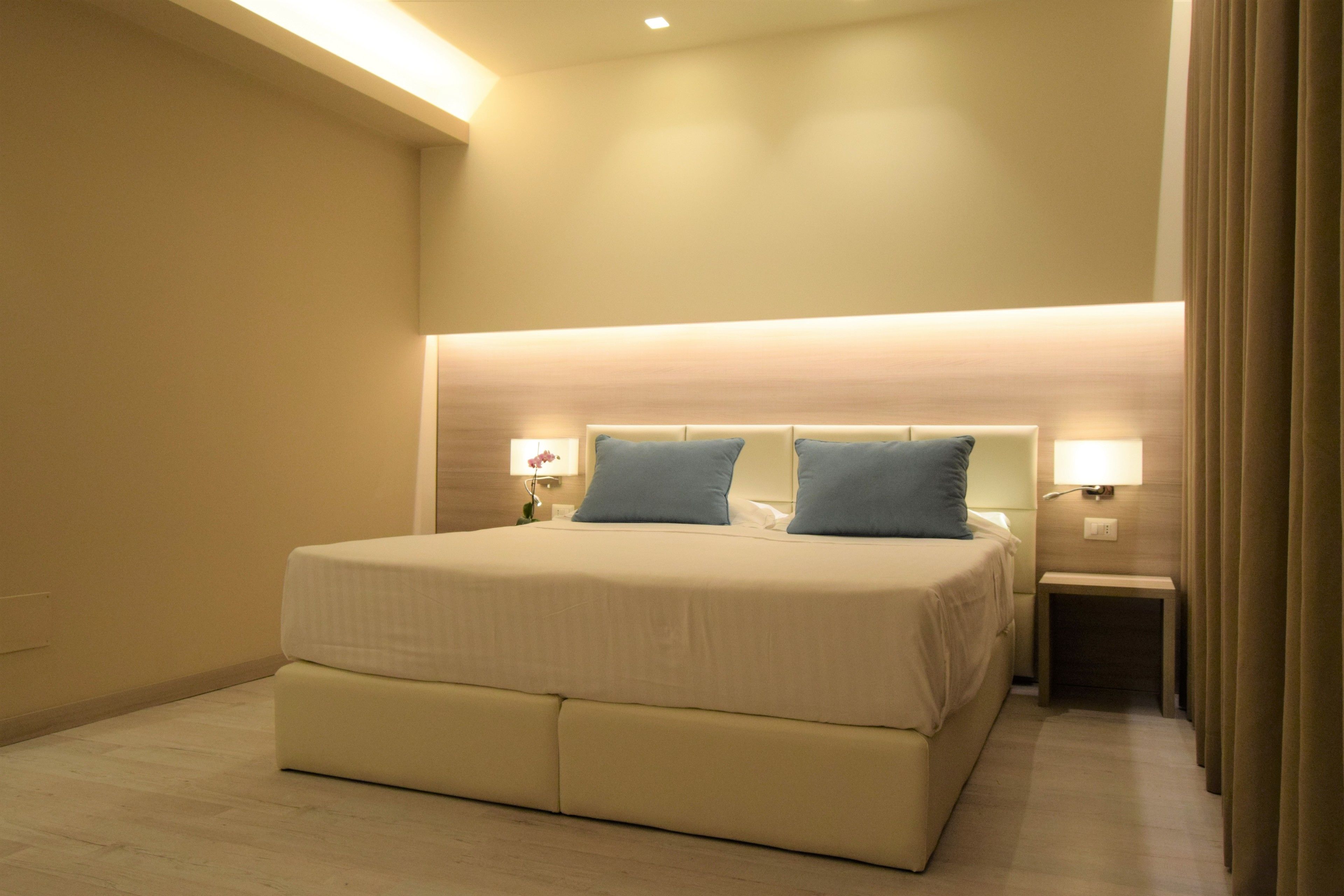 superior room, 1 double or 2 single beds, balcony, city view | 1 bedroom, minibar, in-room safe, desk