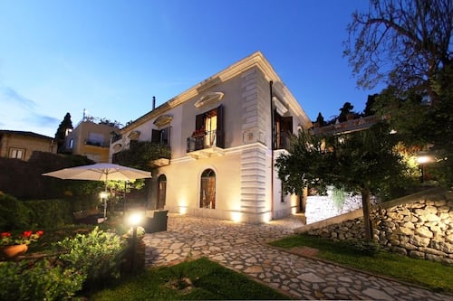 Exclusive Villa | Terrace/patio
