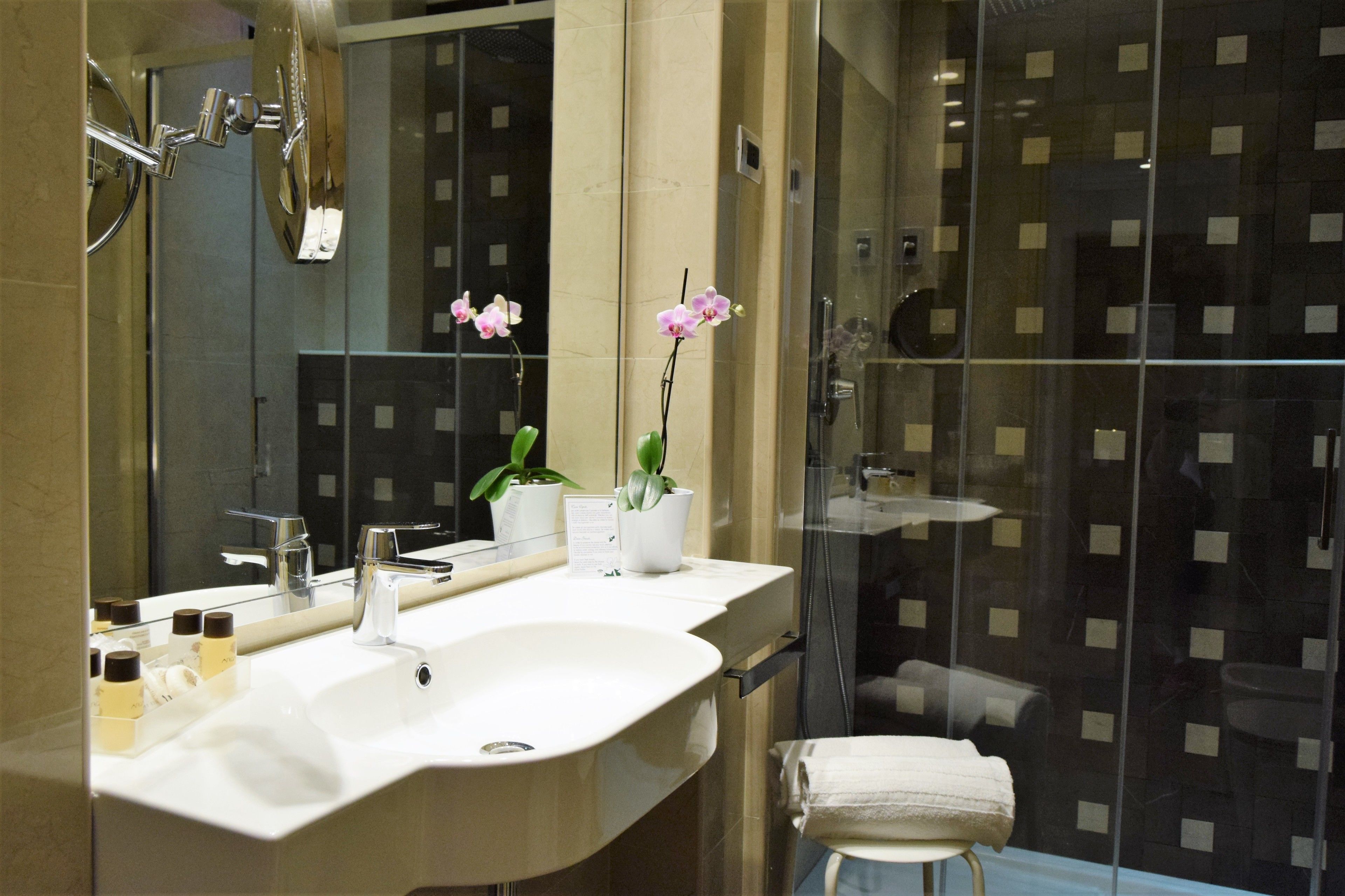 superior room, 1 double or 2 single beds, balcony, city view | bathroom amenities | hair dryer, bidet, towels