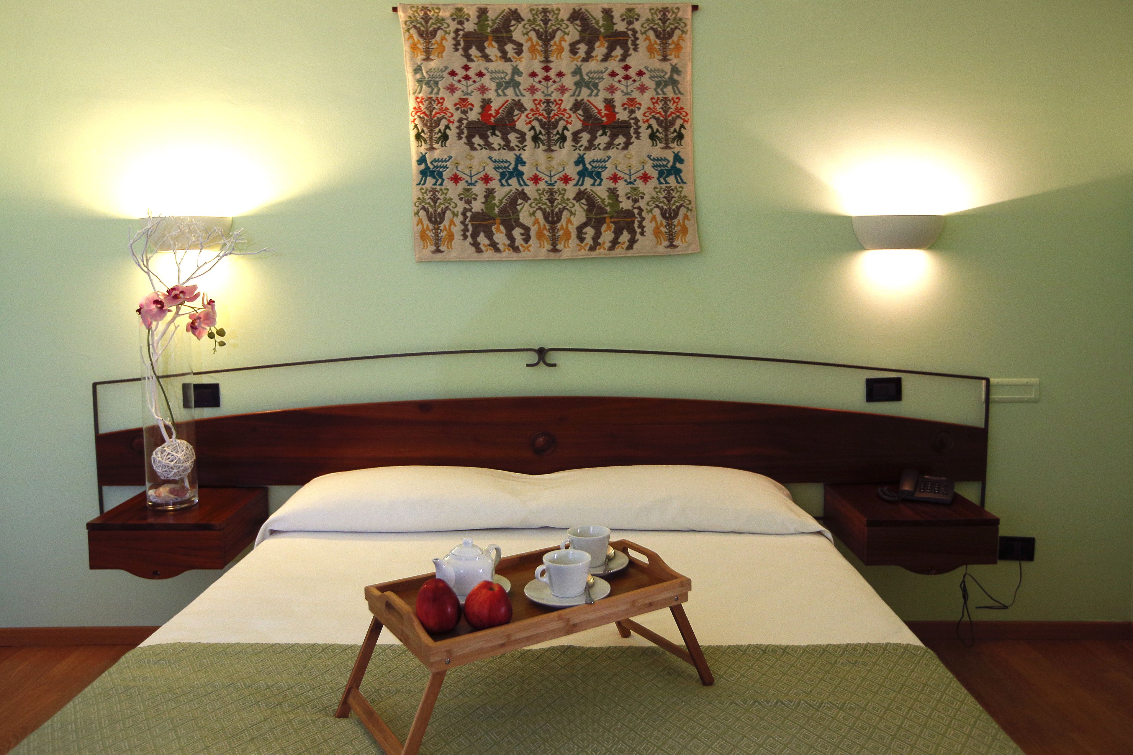 standard double or twin room | minibar, in-room safe, desk, cots/infant beds