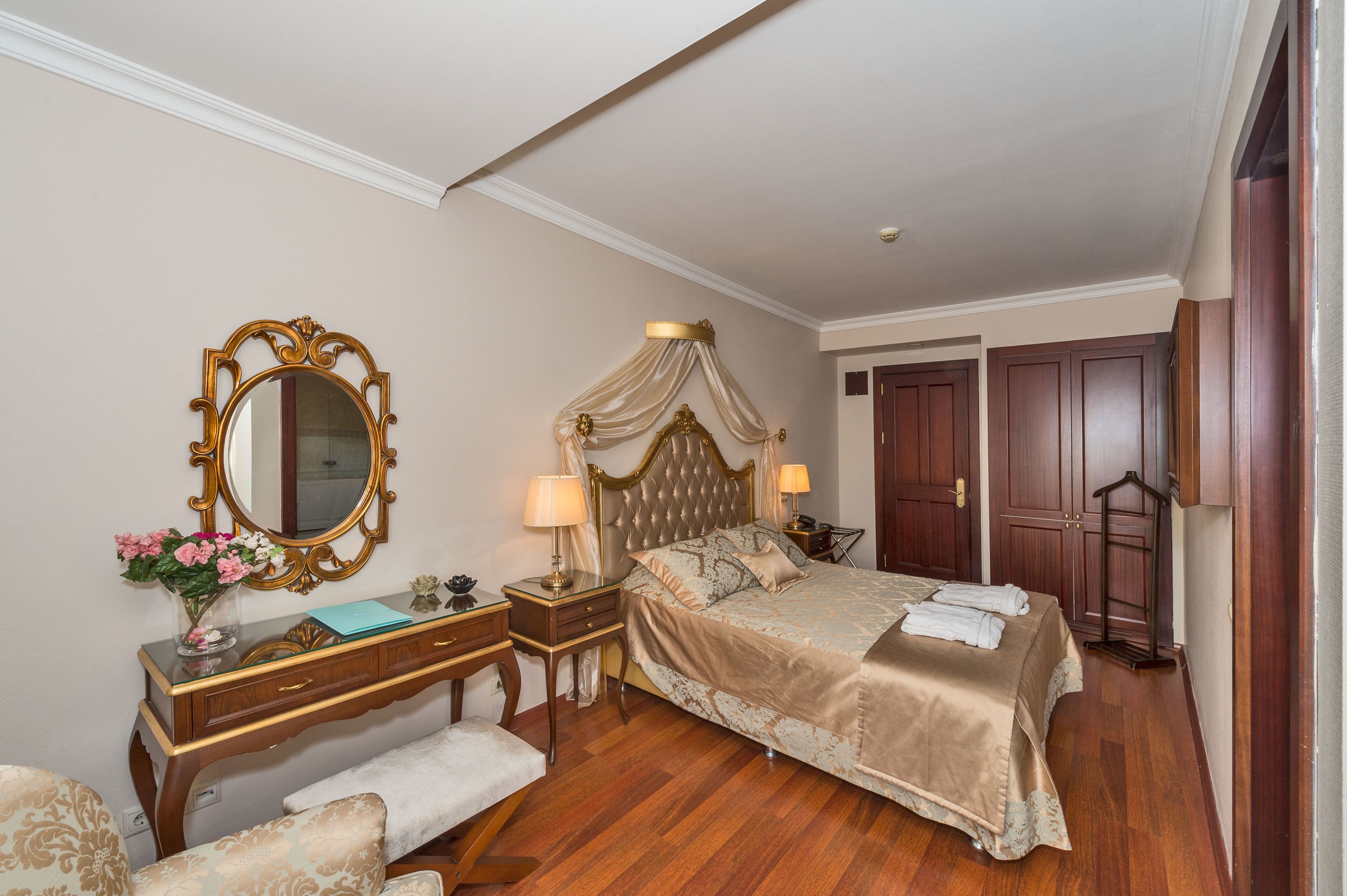 Premium bedding, minibar, in-room safe, desk