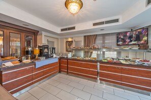 Free daily buffet breakfast - Hotel Daphne - Special Class (Istanbul)