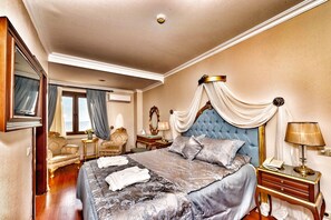 Premium bedding, minibar, in-room safe, desk - Hotel Daphne - Special Class (Istanbul)