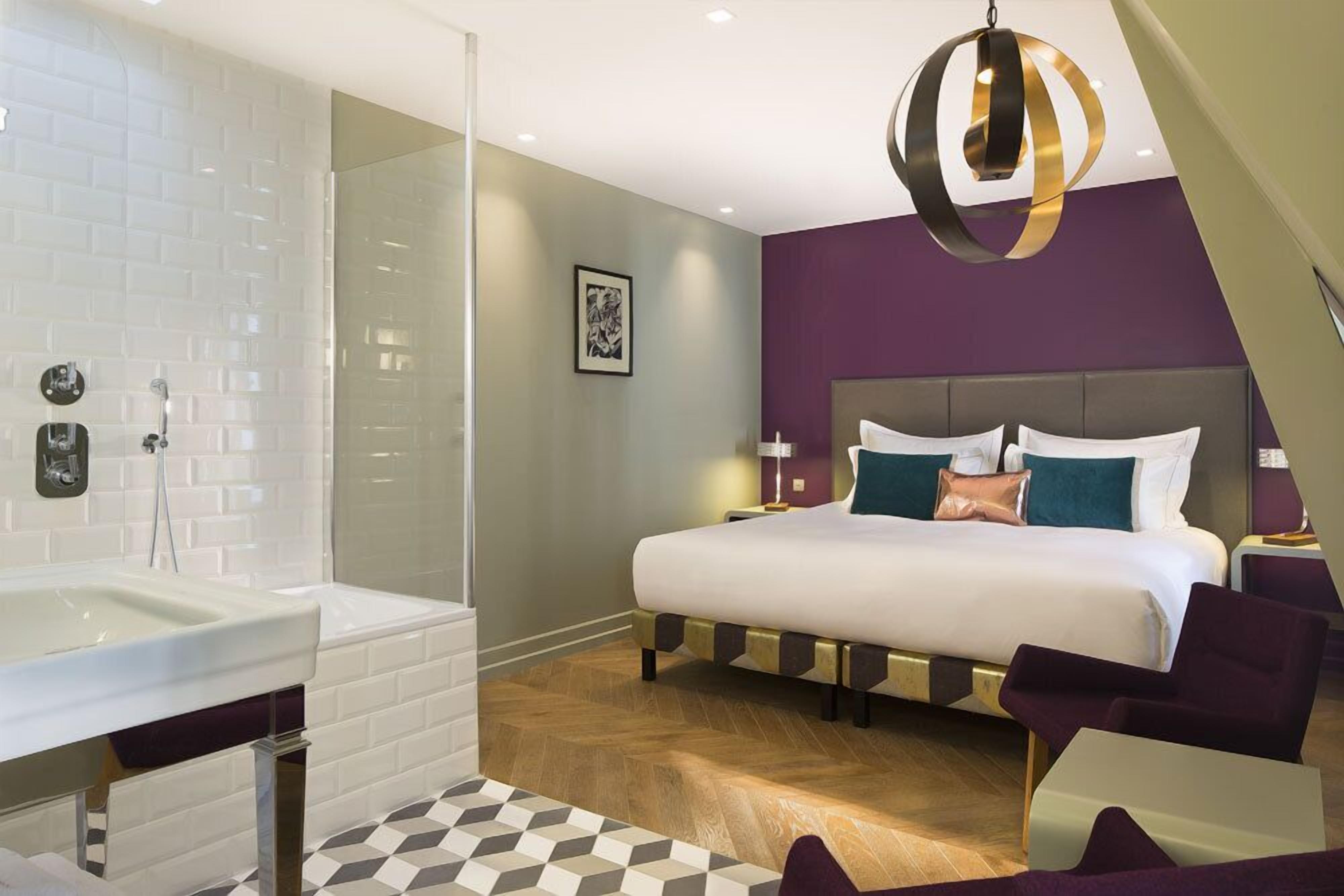 deluxe room | egyptian cotton sheets, premium bedding, minibar, in-room safe