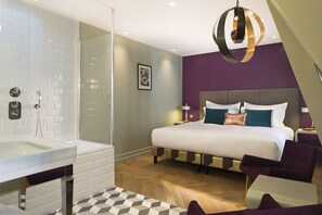 Deluxe Room | Egyptian cotton sheets, premium bedding, minibar, in-room safe - Monsieur Cadet Hôtel & Spa (Paris)
