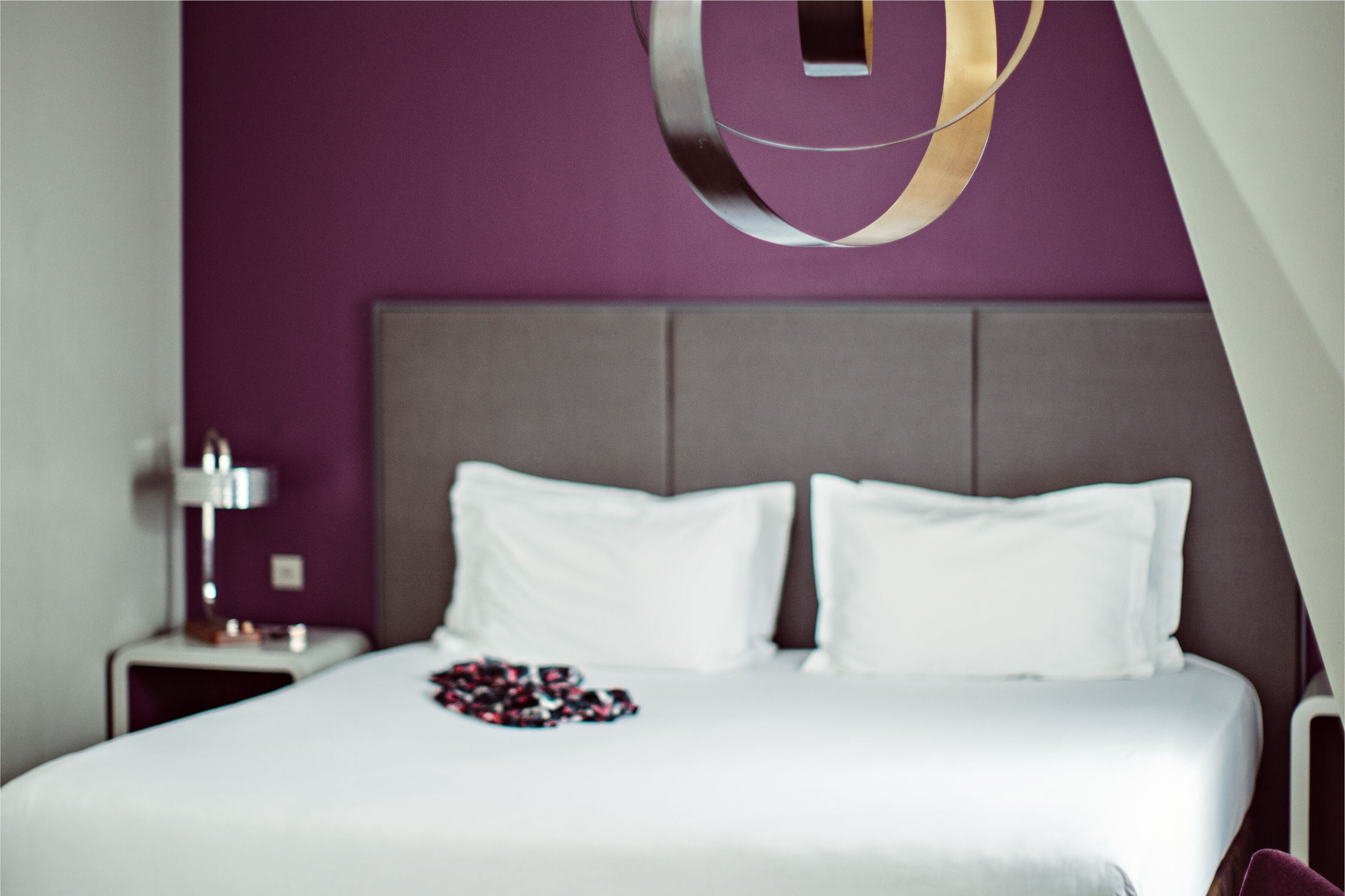 deluxe room | egyptian cotton sheets, premium bedding, minibar, in-room safe