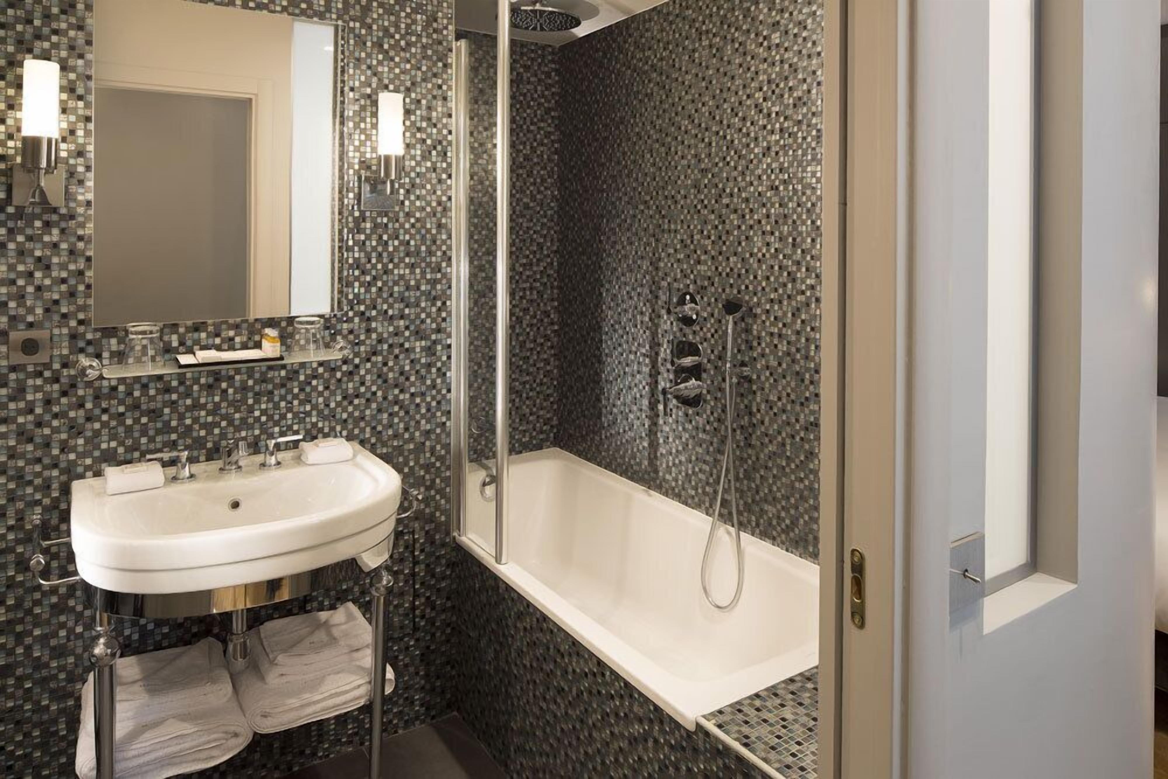 executive room | egyptian cotton sheets, premium bedding, minibar, in-room safe