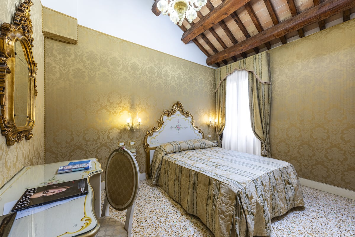 Chambre Standard | Literie de qualité supérieure, couette en duvet d'oie, surmatelas