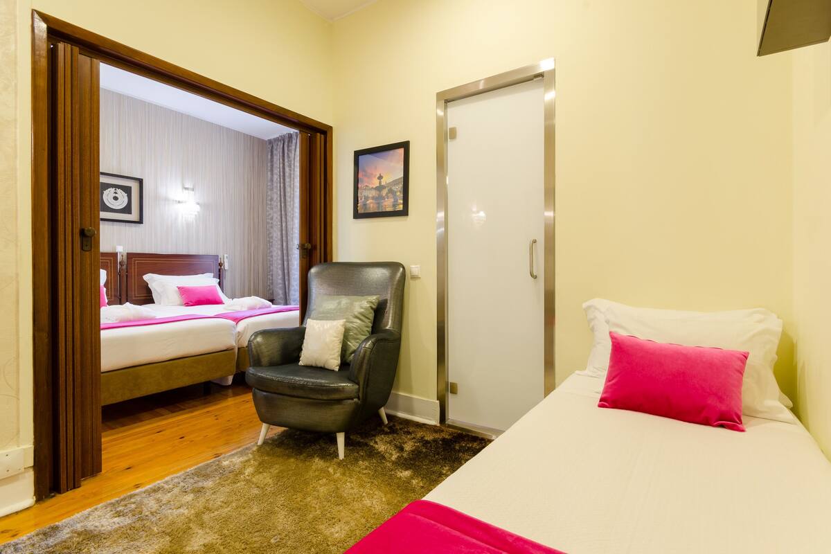 Superior Triple Room | In-room safe, desk, blackout drapes, soundproofing