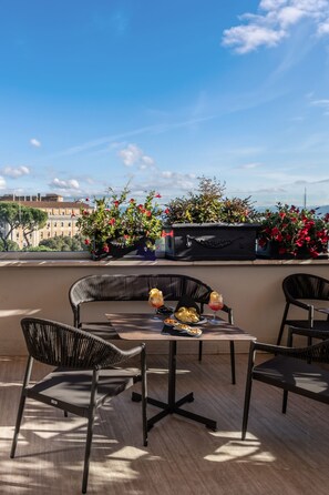 BBQ/picnic Area - Albatros Hotel (Syracuse)