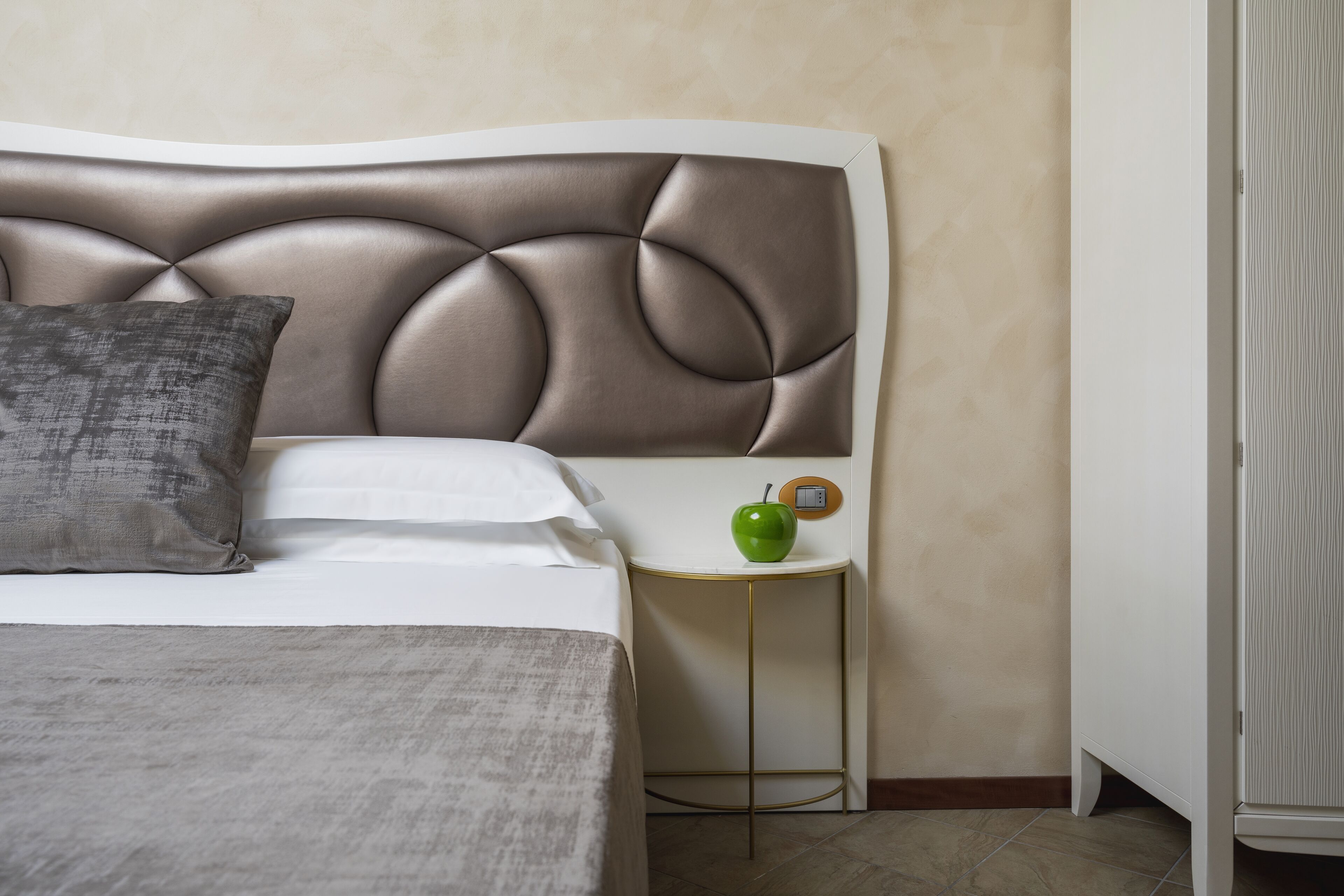 minibar, in-room safe, desk, laptop workspace