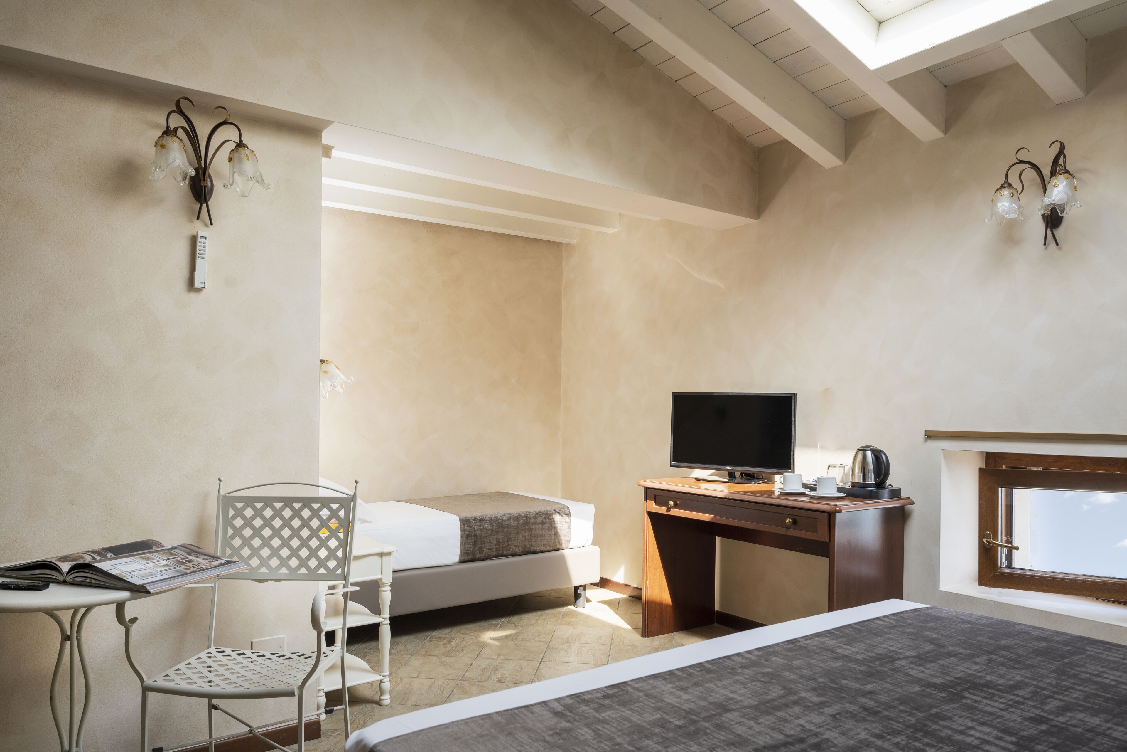 shower, free toiletries, hair dryer, bidet