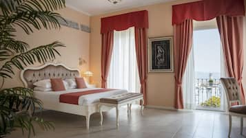 Suite Junior | Minibar, una cassaforte in camera, una scrivania, postazione laptop