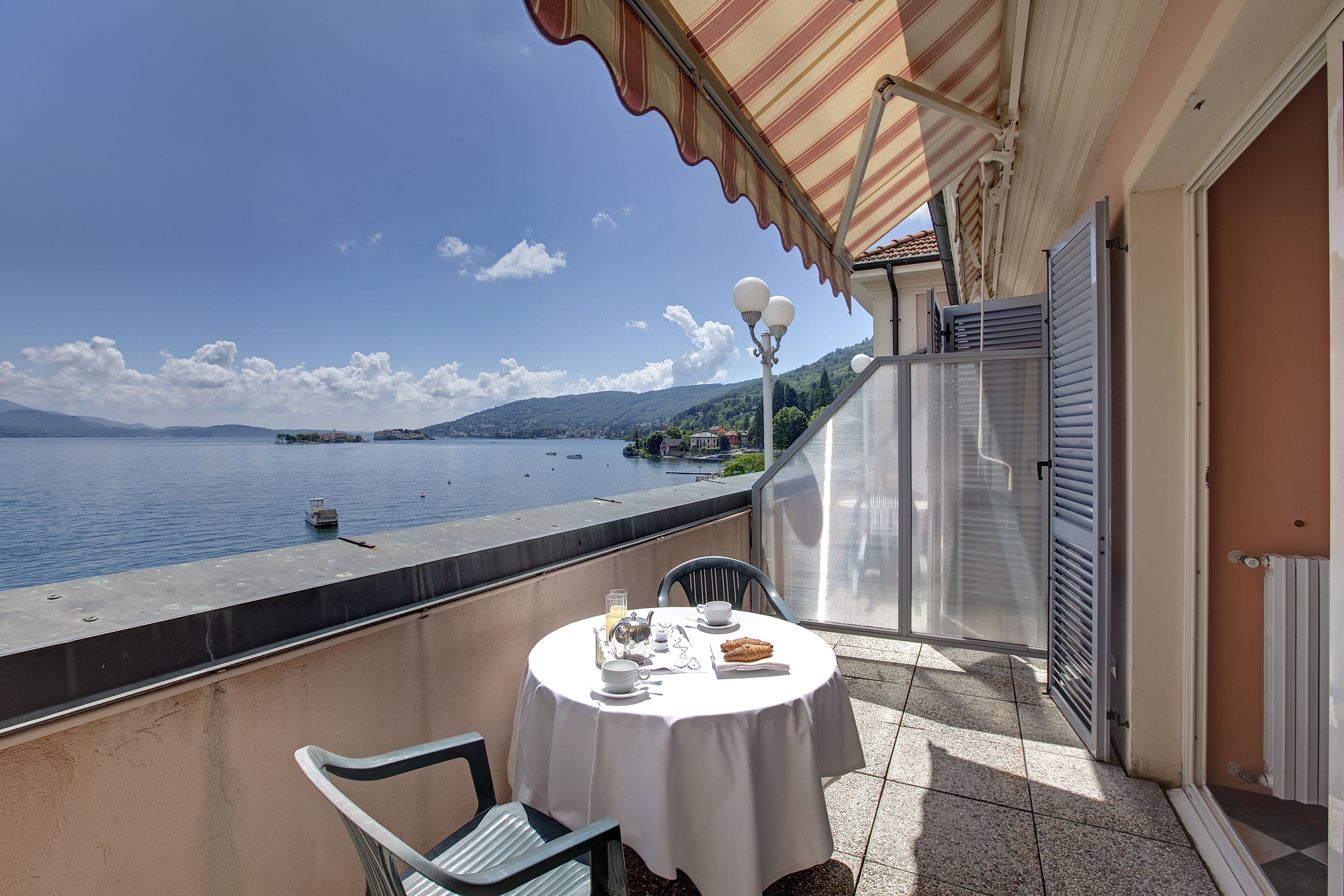 family studio suite | terrace/patio