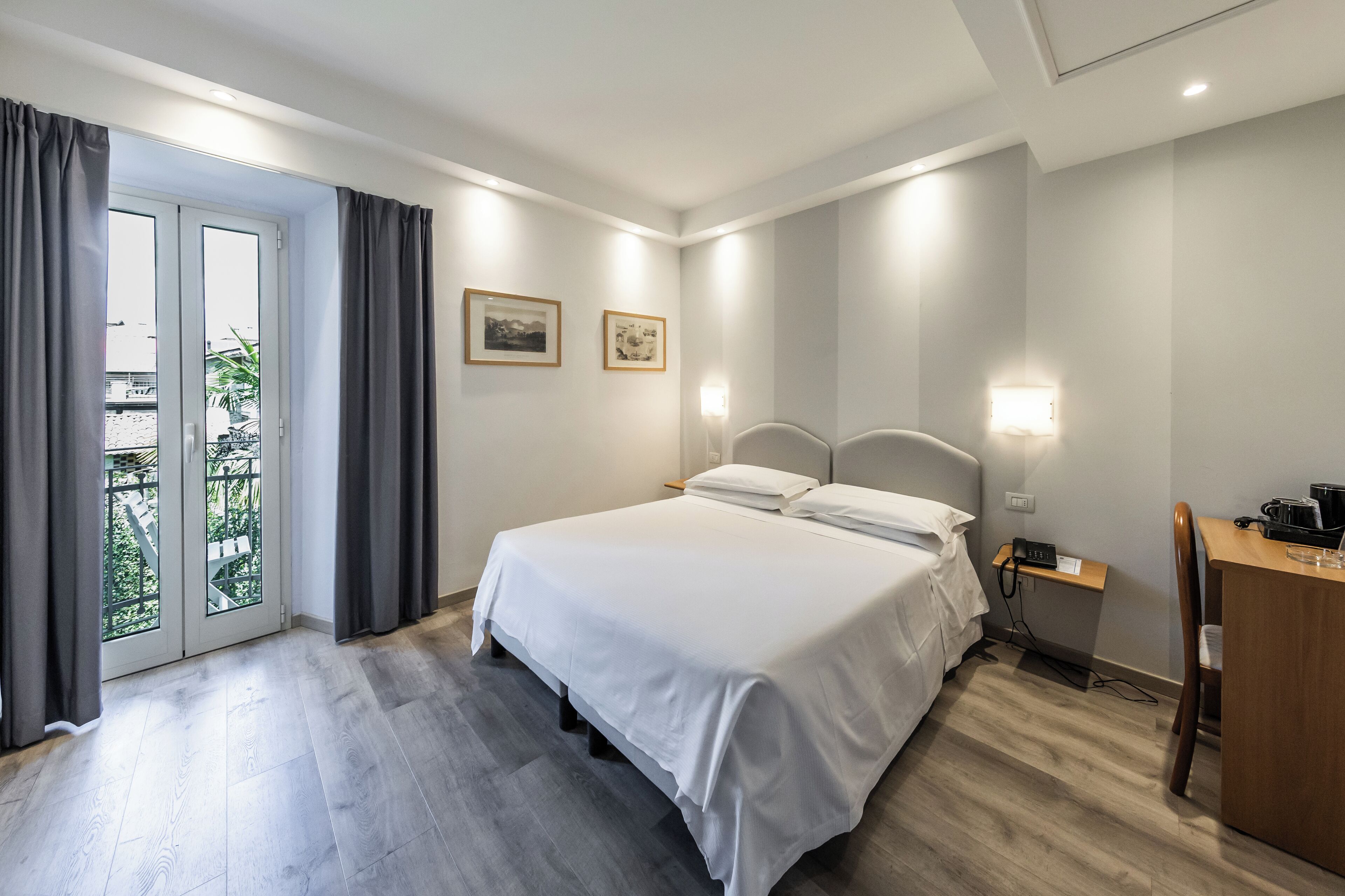 Habitació doble o amb dos llits individuals Comfort | 1 dormitori, minibar, caixa forta a l'habitació i escriptori 