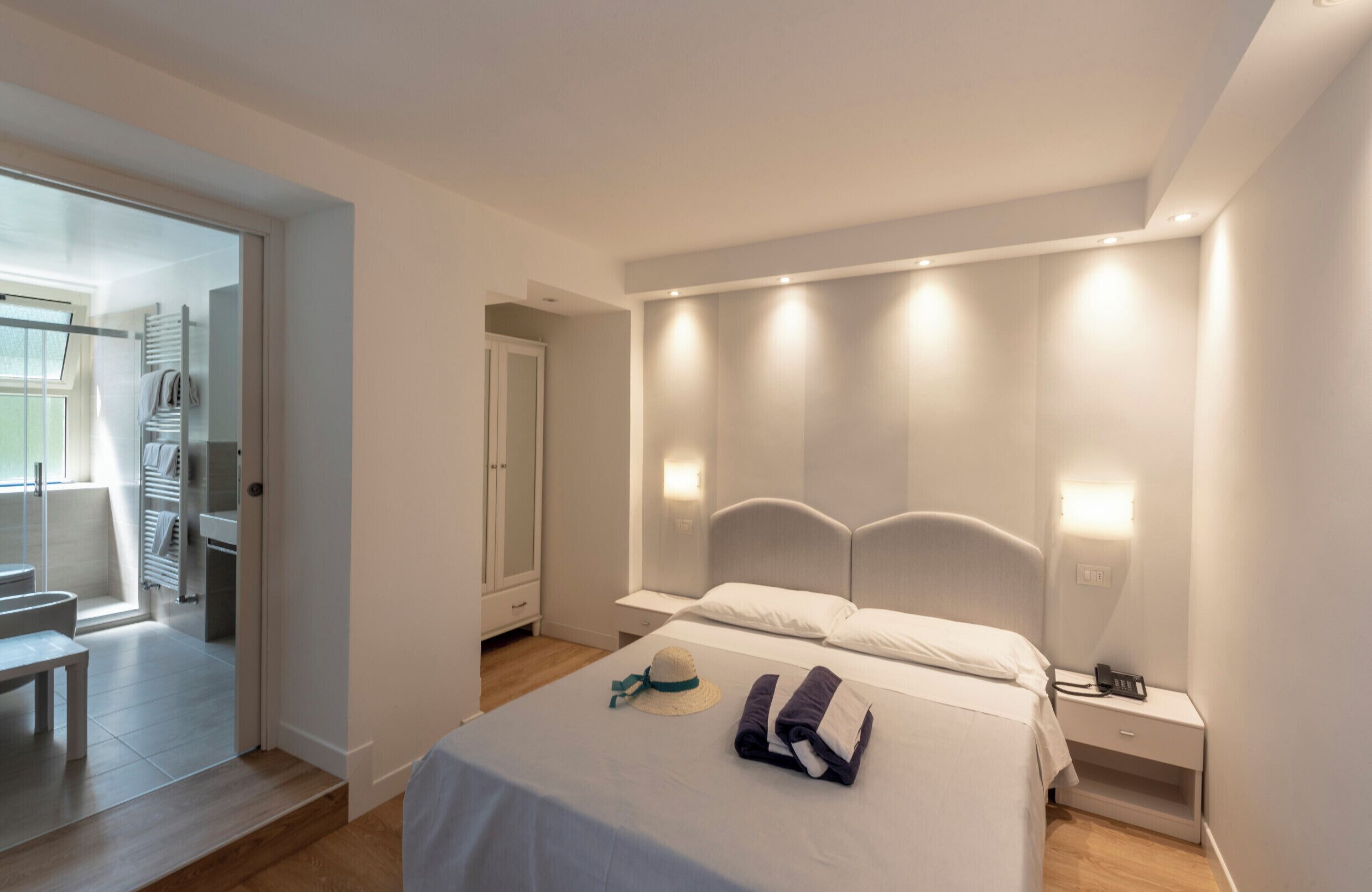 Comfort Double or Twin Room, Balcony, Garden View | 1 bedroom, minibar, in-room safe, desk