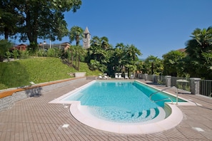 Seasonal outdoor pool, sun loungers