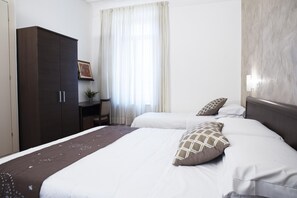 Habitació triple | Caixa forta a l'habitació, escriptori i habitacions insonoritzades 