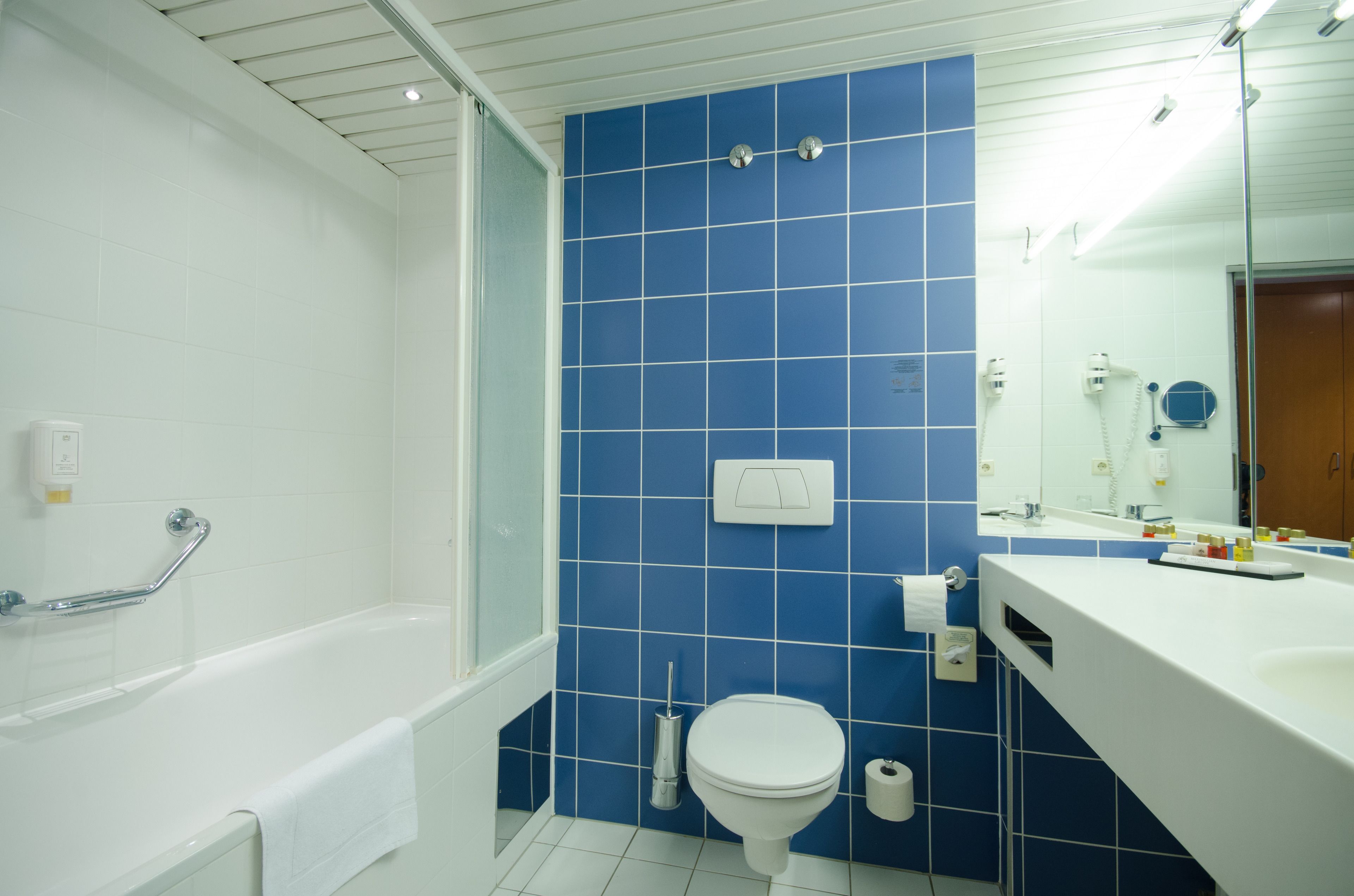 single room | bathroom | bathtub, deep-soaking bathtub, free toiletries, hair dryer