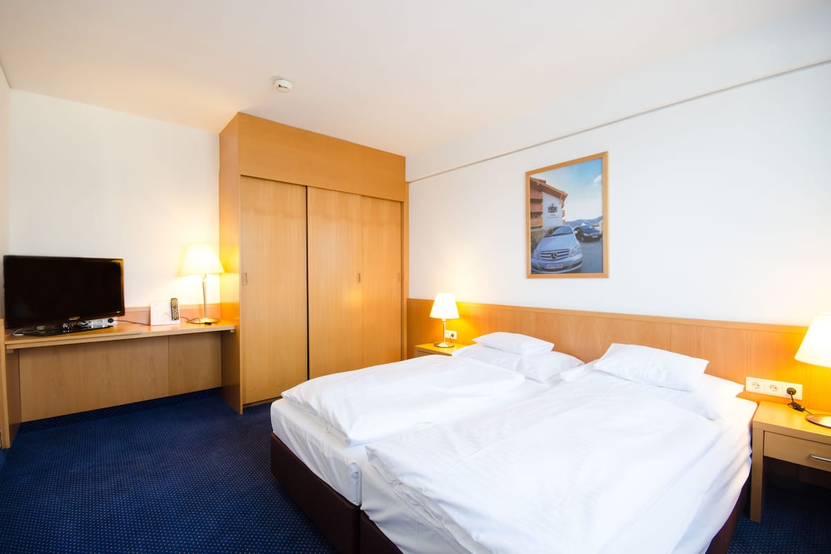 Junior Suite | 1 bedroom, premium bedding, minibar, in-room safe