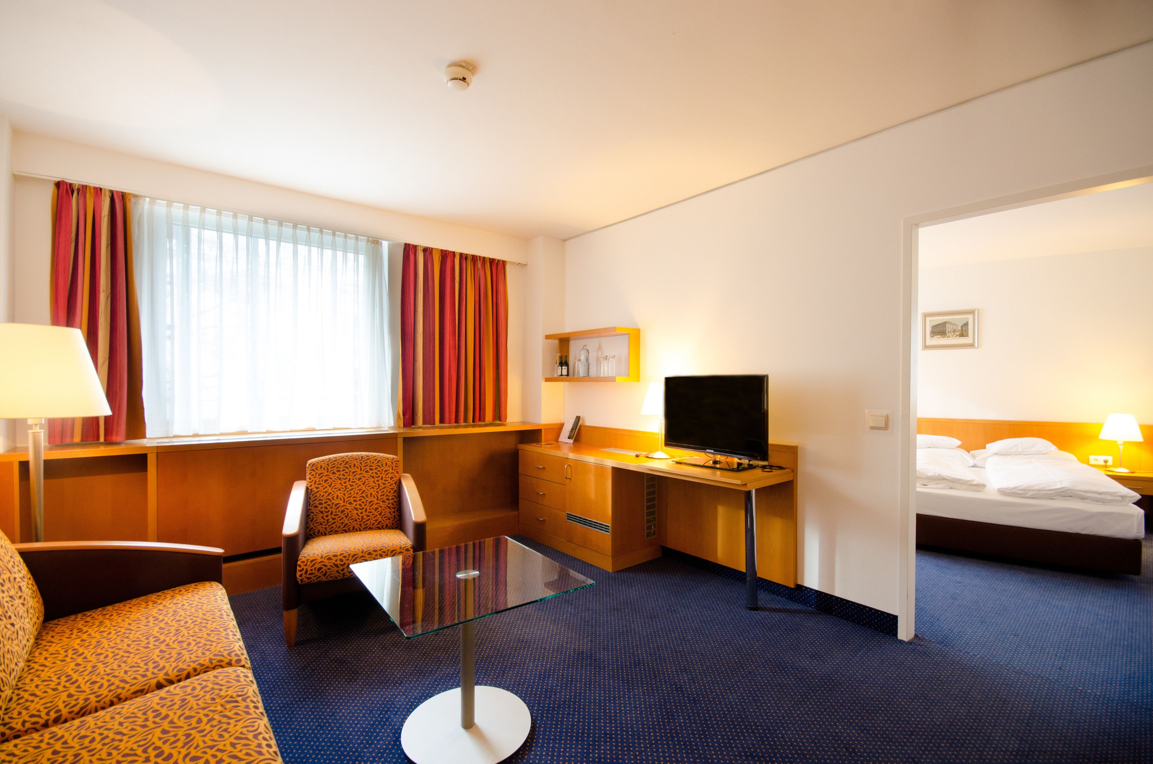 suite | 1 bedroom, premium bedding, minibar, in-room safe