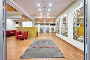 Reception - Hotel Strudlhof (Vienna)