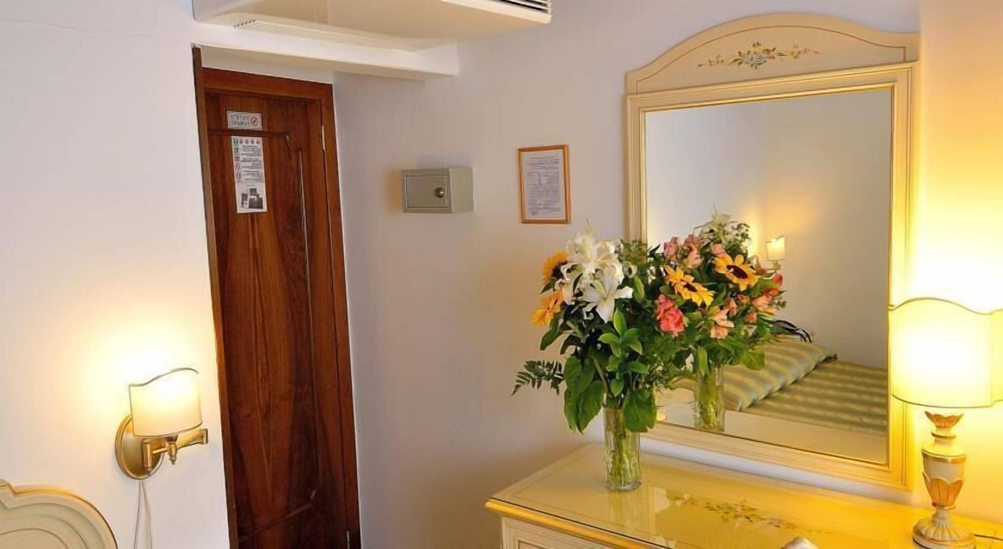 minibar, in-room safe, free wifi, bed sheets