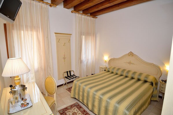 Minibar, in-room safe, free WiFi, bed sheets