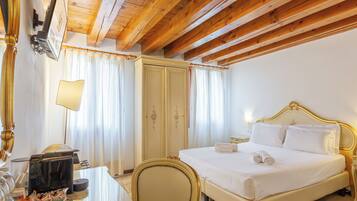 Tripla Standard | Biancheria da letto ipoallergenica, ferro/asse da stiro, Wi-Fi gratuito