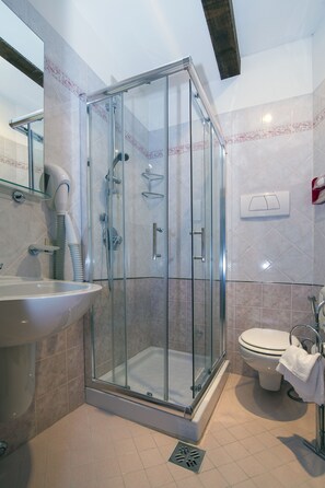 Chambre Supérieure Double ou avec lits jumeaux | Salle de bain