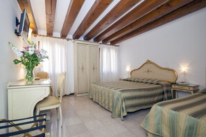 Iron/ironing board, free WiFi, bed sheets - Hotel Orion (Venice)