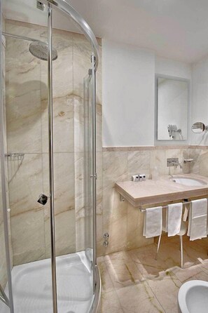 Standard-Doppel- oder -Zweibettzimmer | Badezimmer